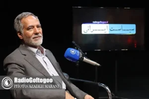 گفتمان خط امام با عدم جدایی دین از سیاست به انقلاب اسلامی رسید