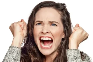 آقایون حواستون باشه | این چندکار روزمره شما باعث سردی خانم ها نسبت به شما میشه