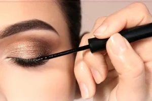 با این ترفند مثل سلبریتی ها خط چشم قرینه بکش | ترفند طلایی برای مبتدی ها