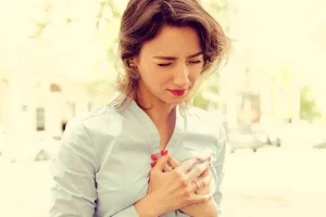 هشدار | اگر این علائم را دارید سریعا به دکتر قلب مراجعه کنید | سکته در کمین این افراد