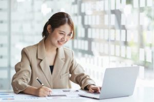 تکنیک رفع خستگی در یک دقیقه | تکنیک ژاپنی ها برای درمان تنبلی و کسالت در محل کار