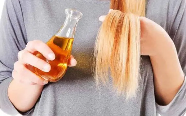 موهاتو بدون نیاز به هزینه های زیاد کراتین تو خونه صاف کن | نسخه های طبیعی و گیاهی برای رفع وزی موها
