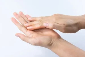 این علامت روی انگشتانتان یعنی بیماری قلبی دارید | تشخیص بیماری قلبی بدون نیاز به پزشک