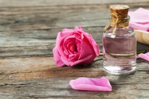 هر شب قبل خواب گلاب مصرف کنید تا کمترین زمان علاوه بر پاکسازی کامل بدن به پوست عالی هم برسی