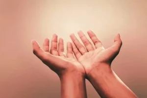 دوست داری پیش همه عزیز باشی و هر چی گفتی قبول کنن؟ + این دعارو یبار بخونی کافیه