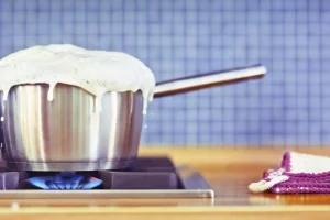 نکات خانه داری | چیکار کنیم غذا سر نره؟ ۴ ترفند کاربردی برای جلوگیری از سر رفتن غذا
