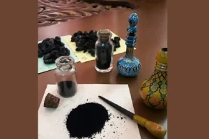 این سرمه خانگی را درست کن هم برای چشم ضرر نداره هم یواش یواش عینکو بزار کنار چون چشمت مثل عقاب تیز بین میشه