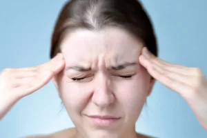 یک ترفند خفن برای اینکه تا آخر عمرت دیگه سر دردنگیری | روشی که کمتر کسی میدونه و به جاش قرص و دارو میخوره