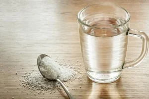 یک ترکیب ارزان قیمت با آب با خواص گرانبها برای پاکسازی بدن و تسکین دردهای رو مخ
