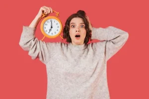تست شخصیت شناسی | تو سر اوناییکه همیشه دیر میرسن چی میگذره؟