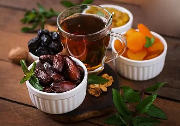 هیچ وقت هیچ وقت چای رو با توت یا خرما نخور | چای با توت و خرما باعث مرگ ان افراد میشه