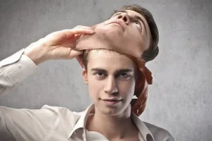 میدونی زبان دروغگو ها چیه؟ | 12 روش تشخیص حقیقت از فریب