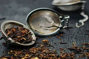 یه عمر اشتباهی تفاله های چای و دور میریختیم | بیا اینجا تا یادبگیری چه کارهایی با تفاله چای میشه کرد
