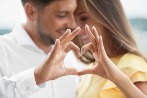 چگونه باید از شوهرمان دلبری کنیم؟ | ترفندهای عشوه‌گری و دلبری‌کردن از شوهر