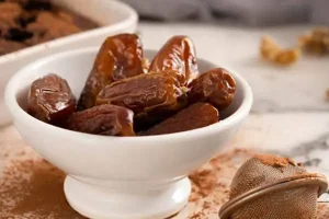 ترکیب خرما با این مغز برای بدن شما معجزه میکنه | کمخونی و فشارخون خودتون رو به این ترکیب بسپارید