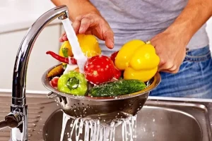 یه عمر اشتباه سبزیجات و میشستیم | اشتباهات رایج و خطرناک در شستشوی سبزیجات