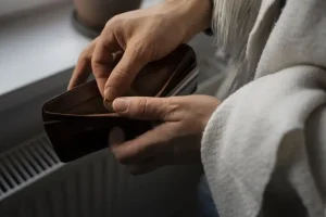 روانشناسی شخصیت | اگر فردی این رفتاراو داشت یعنی کودکی سختی داشته و تو فقر بزرگ شده