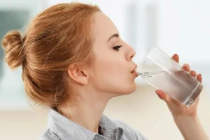 هشدار ! نوشیدن آب در این زمان معجزه می‌کند