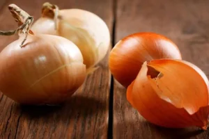 دیگه پوست پیازاتو دور نریز | معجزه پوست پیاز برای خونه و زندگی