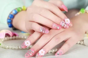 هشدار جدی به خانم ها | ژل مانیکور علت ابتلا به این بیماری خطرناک است