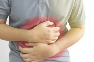 با این نوشیدنی دم دستی سنگ کیسه صفرا رو خورد و دفع کن