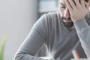 هشدار جدی/ این نوع سردرد هارو جدی بگیرید نشانه سرطان مغزی است