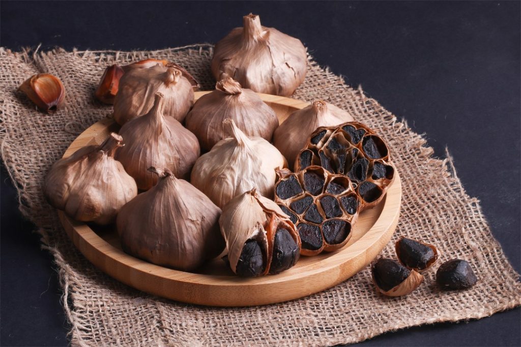 این سبزی سیاه و پرخاصیت را اینگونه مصرف کنید کبد چرب درمان و چربی شکمی آب می شود