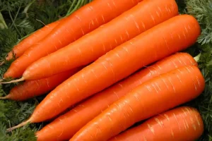 تمام ضررهای مرغ های هورمونی و آنتی بیوتیک تزریق شده را با پخت این صیفی کنار آن از بین ببرید