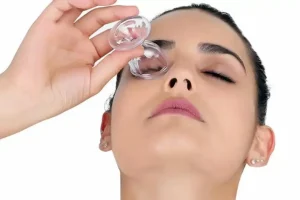 بهترین روش‌های شستشو چشم در خانه بدون خطر و هزینه