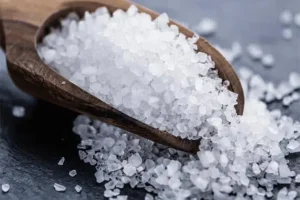 خوردن آب نمک با معده خالی و این همه خاصیت