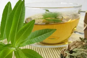با این دمنوش دور غم و غصه رو خط بکشید | چند دمنوش بهشتی و معجزه آسا شادی آور + معرفی و طرز تهیه