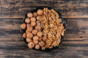 با این ترفند، گردوی سنگی رو به کاغذی تبدیل کن + فیلم آموزشی