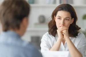 افرادی که اغلب در کودکی مورد تحقیر قرار می‌گیرند، معمولاً این ویژگی‌ها را دارند