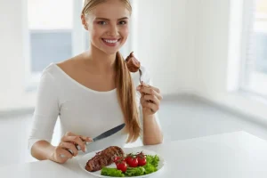 خانم این غذاها را بخورید / این غذاها شما را زیباتر می‌کنند