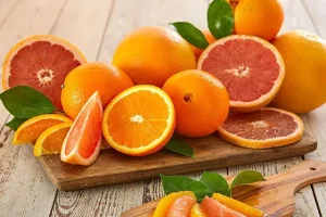 100 گرم از این میوه پرطرفدار حاوی ویتامین‌های C و B۹ و ویتامین C و فیبر غذایی نیمی از نیاز روزانه بدن را تامین میکند