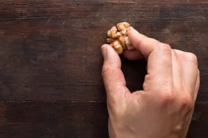 خط و خش وسایل چوبی رو سه سوته با روش خونگی از بین ببر | وسایل چوبیت خط و خش داره با این ترفند مثل روز اولش درست کن
