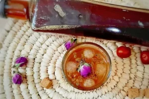 برطرف کردن صفرا، درمان کننده زود انزالی، مسکن اعصاب و خواب آور با شربت سکنجبین به همراه این دانه خوشمزه
