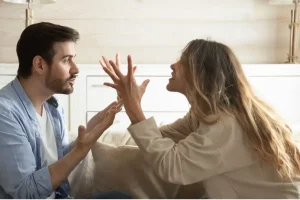 بر اساس روانشناسی 9 نشانه ای که نشان می دهد با یک فرد واقعاً نابالغ عاطفی روبرو هستید