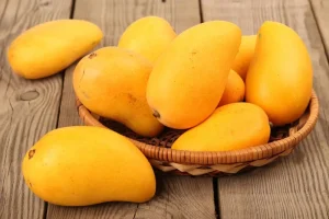 این میوه سرشار از آنتیاکسیدانها، فیبرها و ویتامین C است