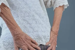 با استفاده این سبزی ها دکتر خودت باش | درمان قطعی بواسیر با مواد و روش خانگی