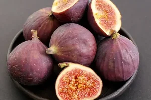 این میوه بمب فیبر، آنتی اکسیدان و ویتامینA است | تمام مشکلات مردانه و درمان یبوست و ریزش مو رو به این خوشمزه مقوی بسپارید