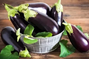 این ترفند واسه تشخیص بادمجان تلخ و شیرین رو کمتر کسی میدونه