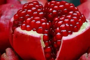 مصرف این میوه روی شعله های آتش تمام عفونت های سرماخوردگی و آنفولانزا و عفونت گلو را از بین می برد