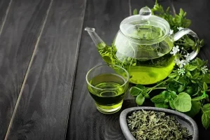 بلایی که نوشیدن چای سبز و سیاه زیاد سرتان می آورد