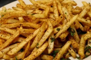 باورتون میشه تا همین ثانیه اشتباهی سیب زمینی سرخ میکردیم؟ | بیا اینجا تا روش درستشو باهم یاد بگیریم + ویدیو