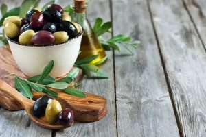 همه ما روغن زیتون رو با خواصش می شناسیم اما میدونستی 13 تا ضرر اساسی داره که خیلیا بهمون نگفتن؟