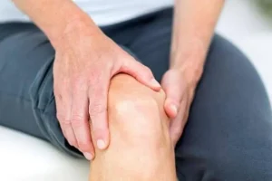 با این گیاهان زانو درد را فیتیله پیچ کنید