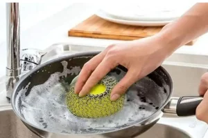 با این ترفند تو یک چشم بهم زدن ظروف روحی خونه رو مثل روز اول تمیز کن