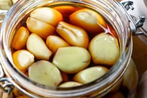 با این روش سیرترشی 7 ساله رو تو 7 روز درست کن | روش شمالی ها برای درست کردن سیر ترشی خوشمزه لو رفت