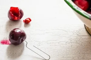 فوت کوزه گری درآوردن هسته آلبالو بدون خرابی | با این ترفند خیلی راحت هسته های آلبالو رو دربیار